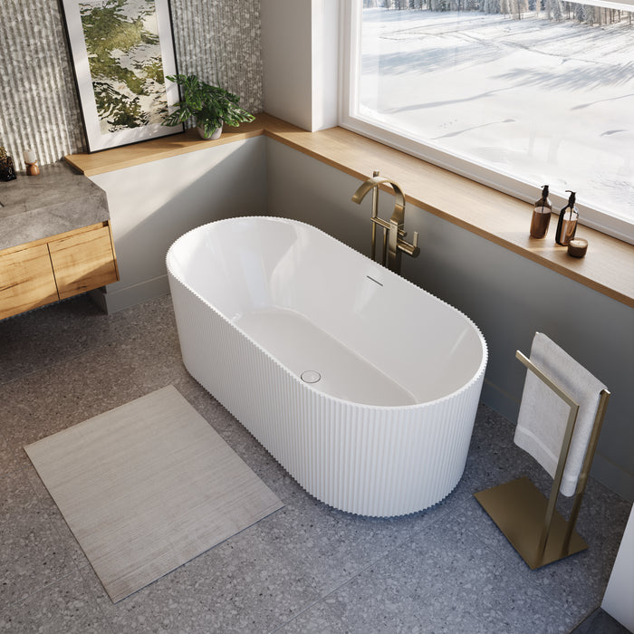 MAAX - Tori 67" x 32" x 23 Acrylic Freestanding Center Drain Bathtub in Gloss White